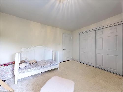 144 Old Ancaster Road, Dundas, ON - Indoor Photo Showing Bedroom