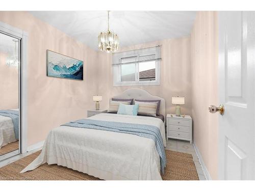 420 West 5Th Street, Hamilton, ON - Indoor Photo Showing Bedroom