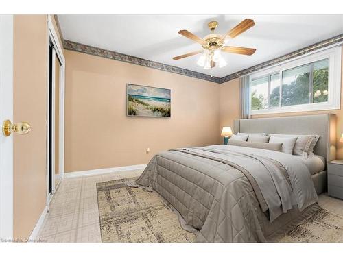 420 West 5Th Street, Hamilton, ON - Indoor Photo Showing Bedroom