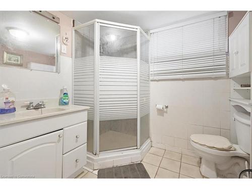 420 West 5Th Street, Hamilton, ON - Indoor Photo Showing Bathroom