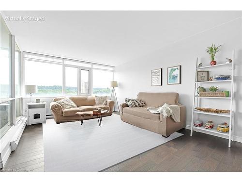 706-40 Harrisford Street, Hamilton, ON - Indoor Photo Showing Living Room