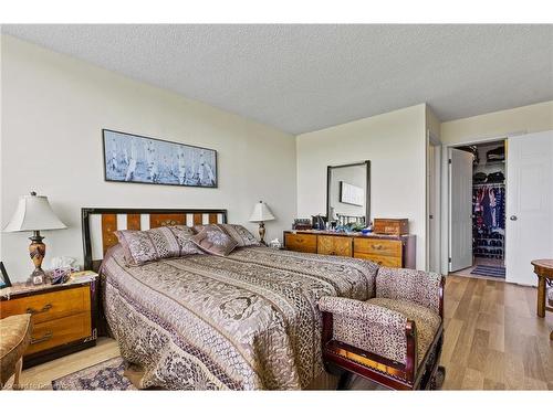 605-3 Towering Heights Boulevard, St. Catharines, ON - Indoor Photo Showing Bedroom