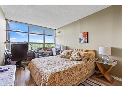 605-3 Towering Heights Boulevard, St. Catharines, ON - Indoor Photo Showing Bedroom