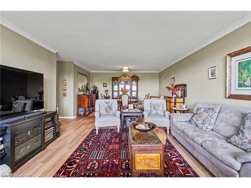 605-3 Towering Heights Boulevard, St. Catharines, ON - Indoor Photo Showing Living Room