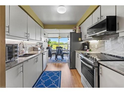 605-3 Towering Heights Boulevard, St. Catharines, ON - Indoor Photo Showing Kitchen With Stainless Steel Kitchen With Double Sink With Upgraded Kitchen