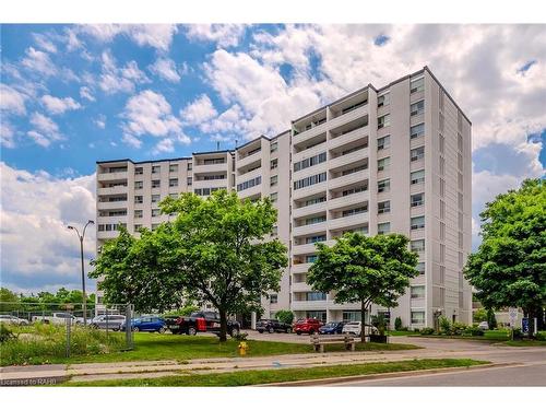 608-35 Towering Heights Boulevard, St. Catharines, ON - Outdoor With Balcony With Facade