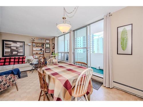 608-35 Towering Heights Boulevard, St. Catharines, ON - Indoor Photo Showing Dining Room