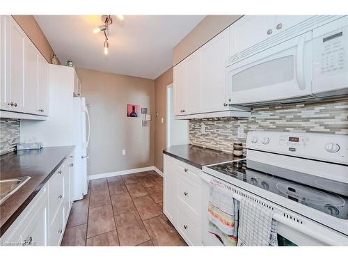 608-35 Towering Heights Boulevard, St. Catharines, ON - Indoor Photo Showing Kitchen