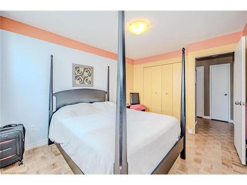 608-35 Towering Heights Boulevard, St. Catharines, ON - Indoor Photo Showing Bedroom