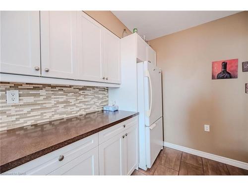 608-35 Towering Heights Boulevard, St. Catharines, ON - Indoor Photo Showing Kitchen