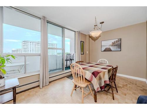 608-35 Towering Heights Boulevard, St. Catharines, ON - Indoor Photo Showing Dining Room