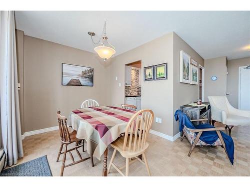 608-35 Towering Heights Boulevard, St. Catharines, ON - Indoor Photo Showing Dining Room