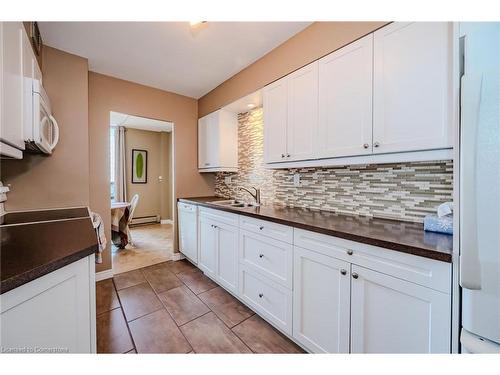 608-35 Towering Heights Boulevard, St. Catharines, ON - Indoor Photo Showing Kitchen With Double Sink