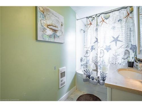 44 Haig Street, St. Catharines, ON - Indoor Photo Showing Bathroom