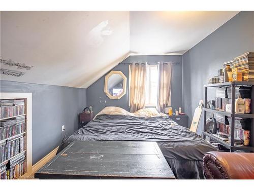 44 Haig Street, St. Catharines, ON - Indoor Photo Showing Bedroom