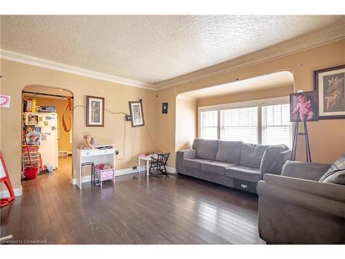 44 Haig Street, St. Catharines, ON - Indoor Photo Showing Living Room