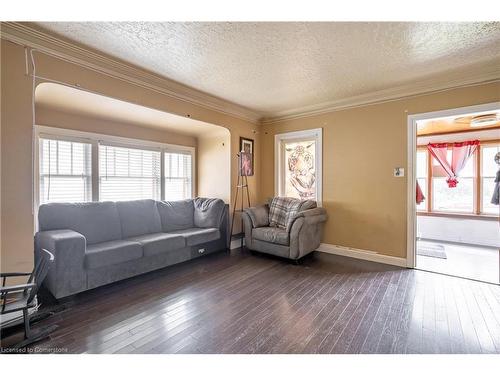 44 Haig Street, St. Catharines, ON - Indoor Photo Showing Living Room