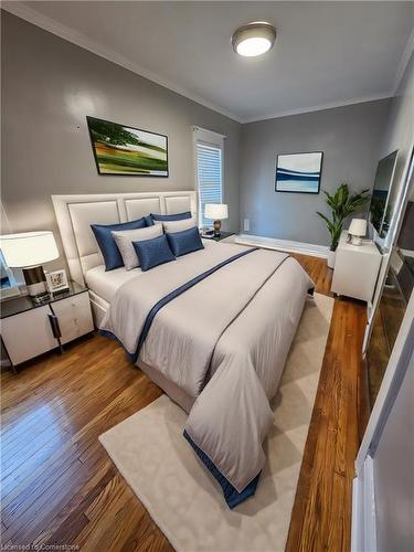 34 Connaught Avenue S, Hamilton, ON - Indoor Photo Showing Bedroom