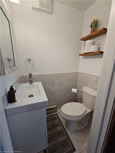 34 Connaught Avenue S, Hamilton, ON - Indoor Photo Showing Bathroom