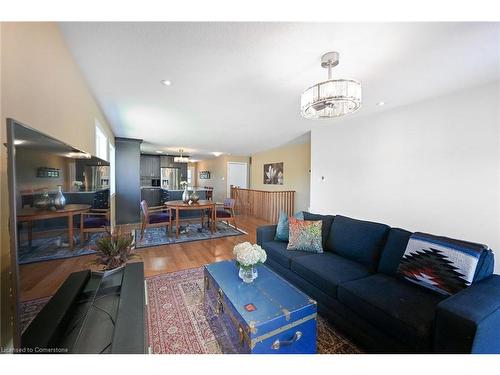 28 Woodburn Avenue, St. Catharines, ON - Indoor Photo Showing Living Room