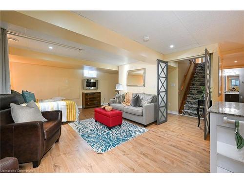 28 Woodburn Avenue, St. Catharines, ON - Indoor Photo Showing Living Room