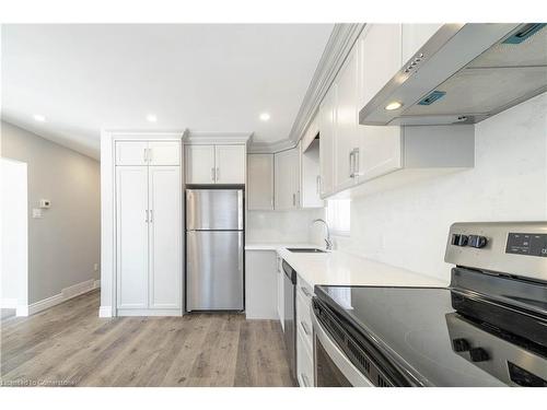 1-196 Upper Paradise Road, Hamilton, ON - Indoor Photo Showing Kitchen