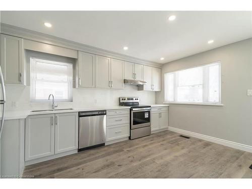 1-196 Upper Paradise Road, Hamilton, ON - Indoor Photo Showing Kitchen With Upgraded Kitchen