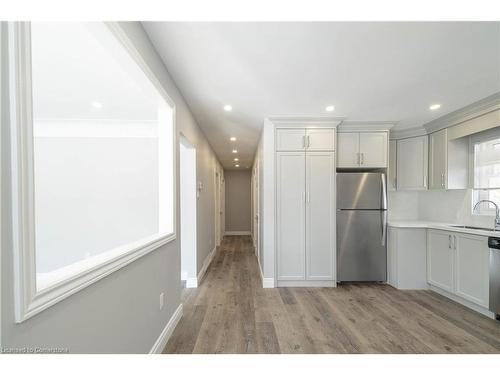 1-196 Upper Paradise Road, Hamilton, ON - Indoor Photo Showing Kitchen