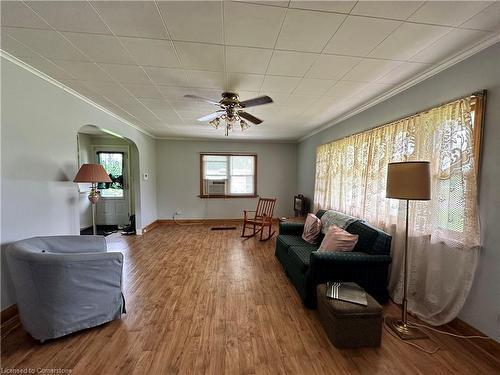 961 Canal Bank Road, Dunnville, ON - Indoor Photo Showing Living Room