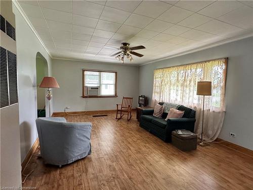 961 Canal Bank Road, Dunnville, ON - Indoor Photo Showing Living Room