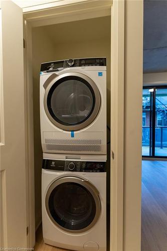 204-11 Robert Street, Hamilton, ON - Indoor Photo Showing Laundry Room