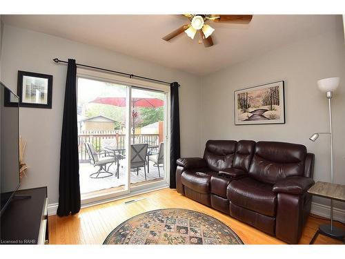 14 David Street, Dundas, ON - Indoor Photo Showing Living Room