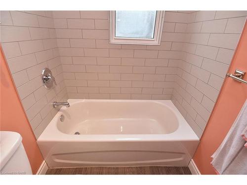 14 David Street, Dundas, ON - Indoor Photo Showing Bathroom