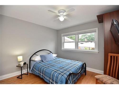 14 David Street, Dundas, ON - Indoor Photo Showing Bedroom