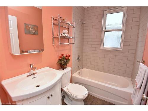 14 David Street, Dundas, ON - Indoor Photo Showing Bathroom