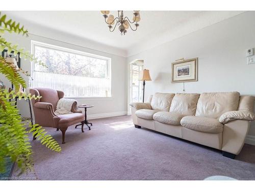 229 East 28Th Street, Hamilton, ON - Indoor Photo Showing Living Room