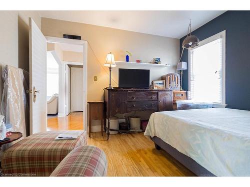 229 East 28Th Street, Hamilton, ON - Indoor Photo Showing Bedroom