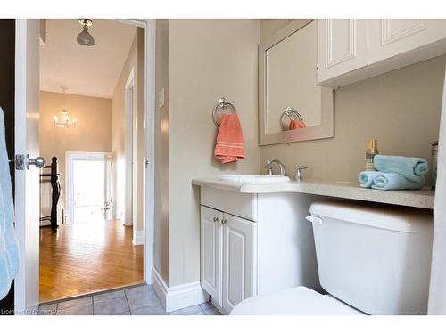 229 East 28Th Street, Hamilton, ON - Indoor Photo Showing Bathroom