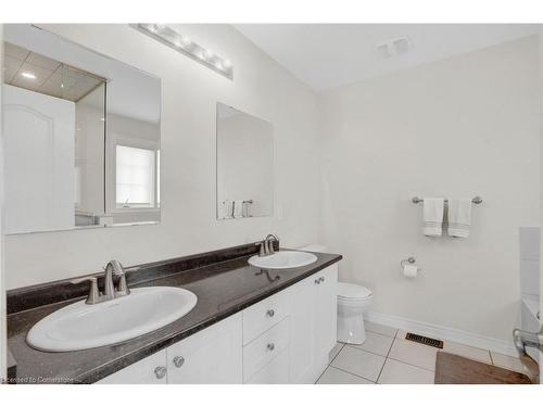 593 Miller Way, Milton, ON - Indoor Photo Showing Bathroom