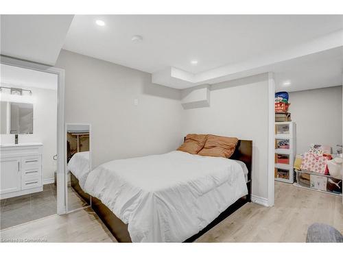 593 Miller Way, Milton, ON - Indoor Photo Showing Bedroom