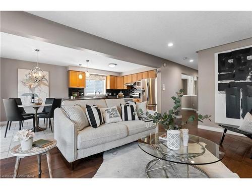 3 Muscat Drive, Grimsby, ON - Indoor Photo Showing Living Room