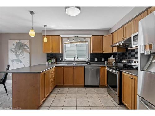 3 Muscat Drive, Grimsby, ON - Indoor Photo Showing Kitchen With Double Sink