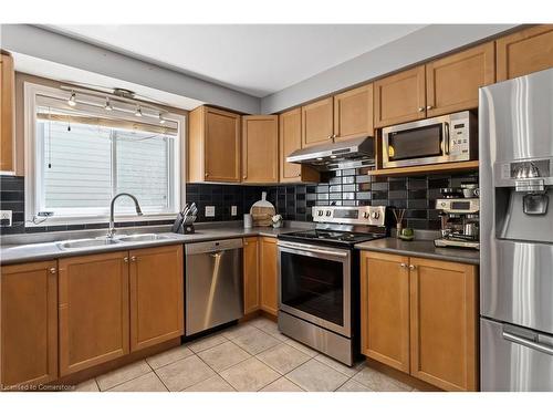 3 Muscat Drive, Grimsby, ON - Indoor Photo Showing Kitchen With Double Sink