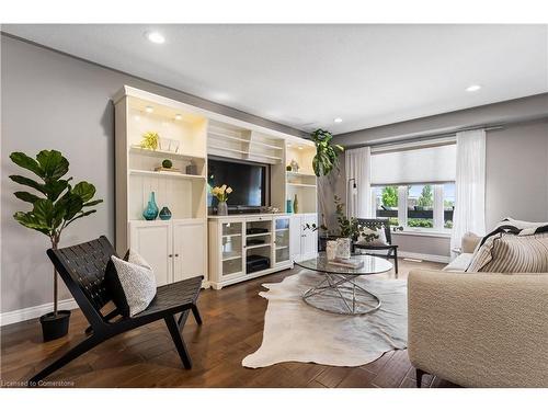 3 Muscat Drive, Grimsby, ON - Indoor Photo Showing Living Room