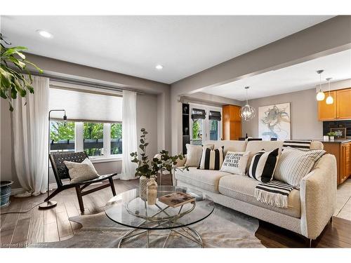 3 Muscat Drive, Grimsby, ON - Indoor Photo Showing Living Room