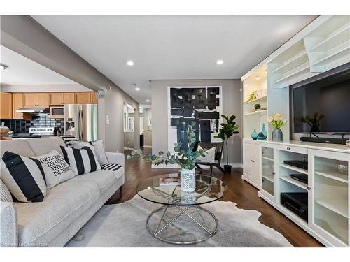 3 Muscat Drive, Grimsby, ON - Indoor Photo Showing Living Room