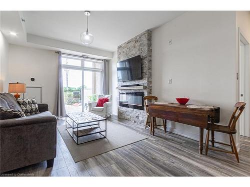 127-5317 Upper Middle Road, Burlington, ON - Indoor Photo Showing Living Room With Fireplace