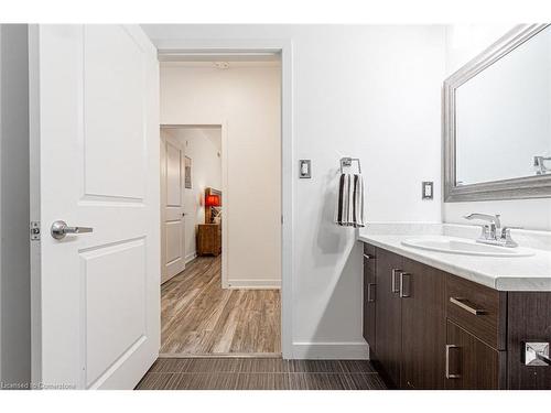 127-5317 Upper Middle Road, Burlington, ON - Indoor Photo Showing Bathroom