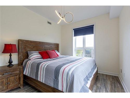 127-5317 Upper Middle Road, Burlington, ON - Indoor Photo Showing Bedroom