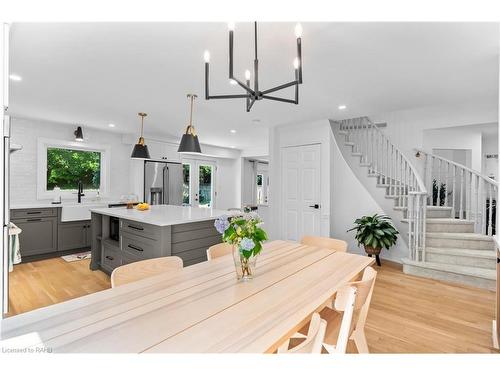 379 Devonshire Terrace, Hamilton, ON - Indoor Photo Showing Dining Room